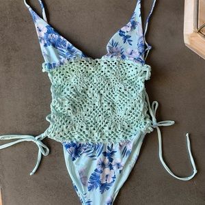 The cutest Frankie’s Bikini’s one piece🤍